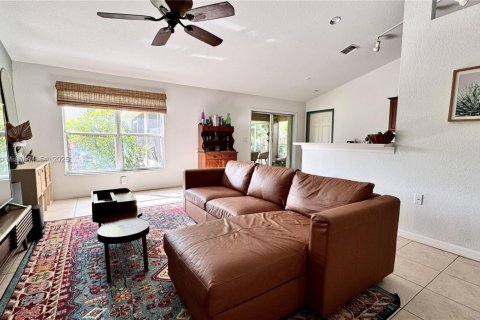 House in Port St. Lucie, Florida 3 bedrooms, 151.06 sq.m. № 1975032 - photo 6