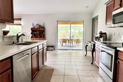 House in Port St. Lucie, Florida 3 bedrooms, 151.06 sq.m. № 1975032 - photo 10