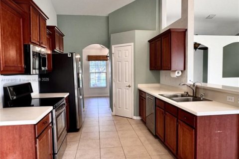 House in Port St. Lucie, Florida 3 bedrooms, 151.06 sq.m. № 1975032 - photo 11