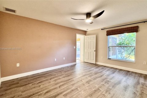 House in Port St. Lucie, Florida 3 bedrooms, 151.06 sq.m. № 1975032 - photo 18