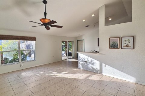 House in Port St. Lucie, Florida 3 bedrooms, 151.06 sq.m. № 1975032 - photo 5