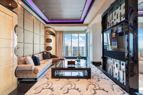 Condo in Miami, Florida, 4 bedrooms  № 1874335 - photo 21