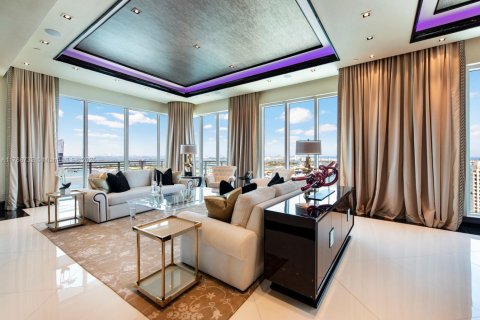 Condo in Miami, Florida, 4 bedrooms  № 1874335 - photo 12