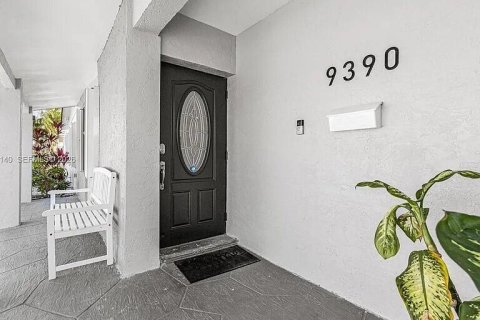 House in Cutler Bay, Florida 3 bedrooms, 136.94 sq.m. № 2254430 - photo 24
