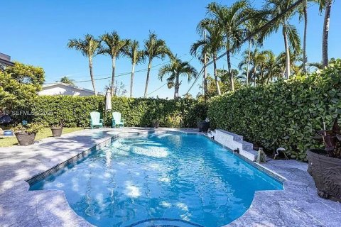 House in Cutler Bay, Florida 3 bedrooms, 136.94 sq.m. № 2254430 - photo 11