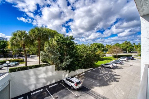 Снять в аренду кондоминиум в Халландейл-Бич, Флорида 1 спальня, 85.01м2, № 1991476 - фото 24