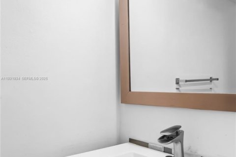 Снять в аренду кондоминиум в Халландейл-Бич, Флорида 1 спальня, 85.01м2, № 1991476 - фото 19