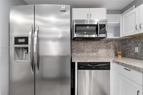 Снять в аренду кондоминиум в Халландейл-Бич, Флорида 1 спальня, 85.01м2, № 1991476 - фото 3