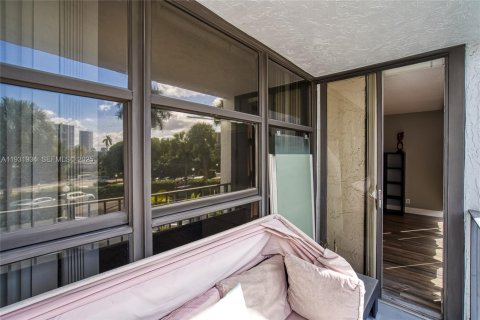 Снять в аренду кондоминиум в Халландейл-Бич, Флорида 1 спальня, 85.01м2, № 1991476 - фото 21