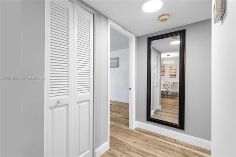 Снять в аренду кондоминиум в Халландейл-Бич, Флорида 1 спальня, 85.01м2, № 1991476 - фото 8