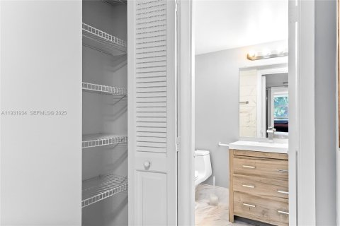 Снять в аренду кондоминиум в Халландейл-Бич, Флорида 1 спальня, 85.01м2, № 1991476 - фото 15