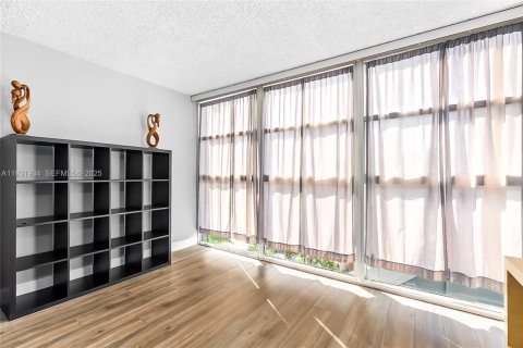 Снять в аренду кондоминиум в Халландейл-Бич, Флорида 1 спальня, 85.01м2, № 1991476 - фото 9