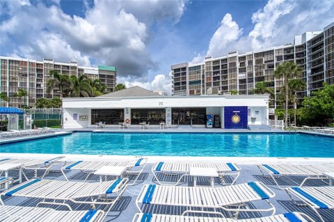 Снять в аренду кондоминиум в Халландейл-Бич, Флорида 1 спальня, 85.01м2, № 1991476 - фото 30