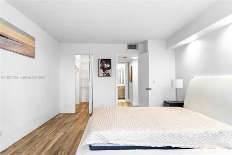 Снять в аренду кондоминиум в Халландейл-Бич, Флорида 1 спальня, 85.01м2, № 1991476 - фото 13