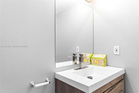 Снять в аренду кондоминиум в Халландейл-Бич, Флорида 1 спальня, 85.01м2, № 1991476 - фото 18