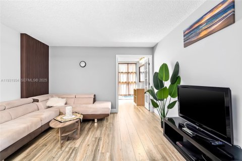 Снять в аренду кондоминиум в Халландейл-Бич, Флорида 1 спальня, 85.01м2, № 1991476 - фото 7