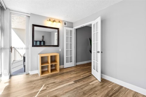 Снять в аренду кондоминиум в Халландейл-Бич, Флорида 1 спальня, 85.01м2, № 1991476 - фото 10