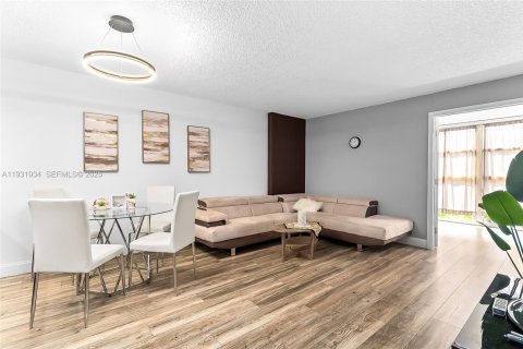 Снять в аренду кондоминиум в Халландейл-Бич, Флорида 1 спальня, 85.01м2, № 1991476 - фото 6