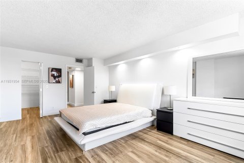 Снять в аренду кондоминиум в Халландейл-Бич, Флорида 1 спальня, 85.01м2, № 1991476 - фото 12