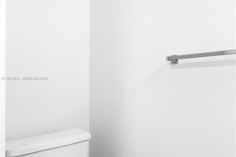 Снять в аренду кондоминиум в Халландейл-Бич, Флорида 1 спальня, 85.01м2, № 1991476 - фото 20