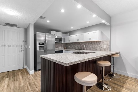 Снять в аренду кондоминиум в Халландейл-Бич, Флорида 1 спальня, 85.01м2, № 1991476 - фото 4