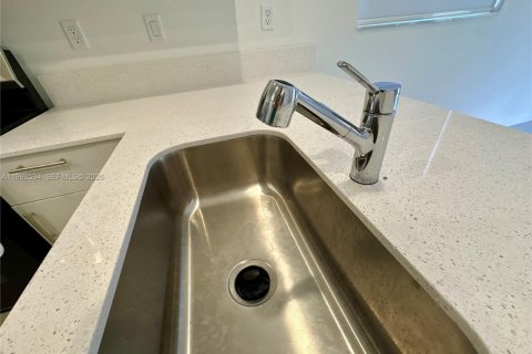 Touwnhouse à louer à Homestead, Floride: 3 chambres, 157.66 m2 № 2058915 - photo 14