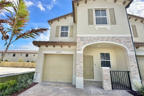 Touwnhouse à louer à Homestead, Floride: 3 chambres, 157.66 m2 № 2058915 - photo 2
