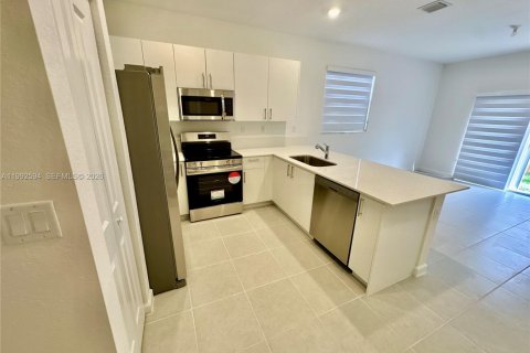 Touwnhouse à louer à Homestead, Floride: 3 chambres, 157.66 m2 № 2058915 - photo 16