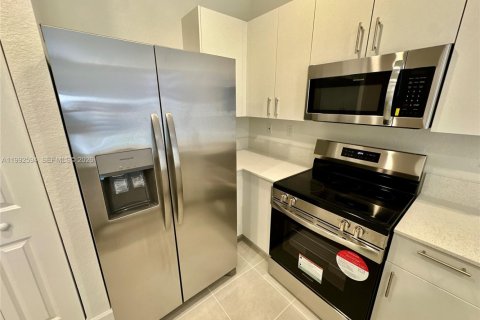 Touwnhouse à louer à Homestead, Floride: 3 chambres, 157.66 m2 № 2058915 - photo 11