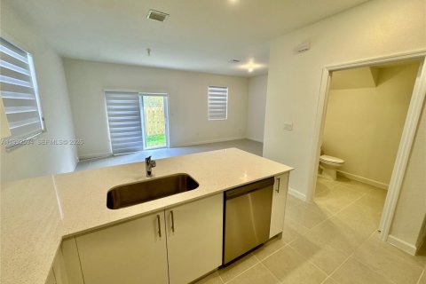 Touwnhouse à louer à Homestead, Floride: 3 chambres, 157.66 m2 № 2058915 - photo 10