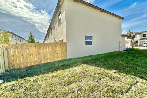 Touwnhouse à louer à Homestead, Floride: 3 chambres, 157.66 m2 № 2058915 - photo 5