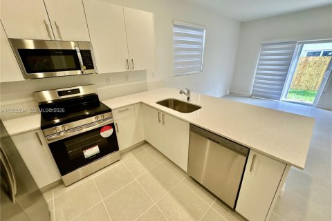 Touwnhouse à louer à Homestead, Floride: 3 chambres, 157.66 m2 № 2058915 - photo 12