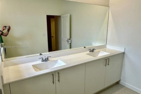 Touwnhouse à louer à Homestead, Floride: 3 chambres, 157.66 m2 № 2058915 - photo 27