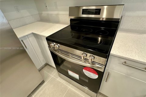 Touwnhouse à louer à Homestead, Floride: 3 chambres, 157.66 m2 № 2058915 - photo 8