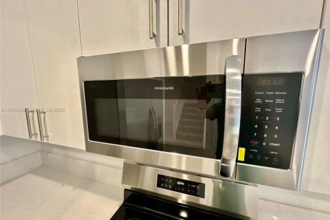 Touwnhouse à louer à Homestead, Floride: 3 chambres, 157.66 m2 № 2058915 - photo 9