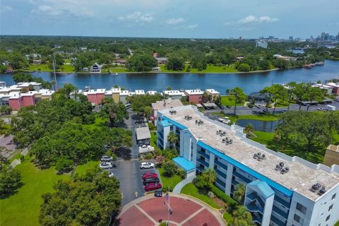Condominio en alquiler en Tampa, Florida, 3 dormitorios, 120.31 m2 № 1900780 - foto 1