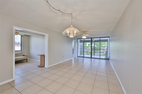 Condominio en alquiler en Tampa, Florida, 3 dormitorios, 120.31 m2 № 1900780 - foto 12