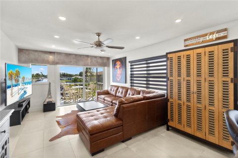 Condo in Pompano Beach, Florida, 2 bedrooms № 1993987 - photo 11