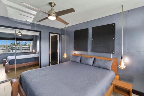 Condo in Pompano Beach, Florida, 2 bedrooms № 1993987 - photo 16