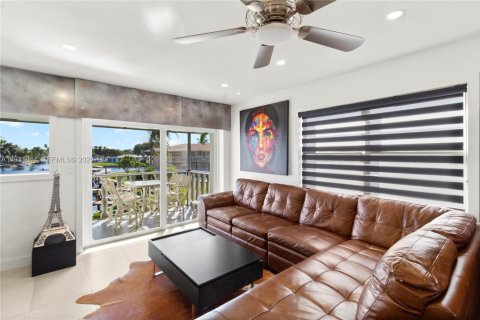 Condo in Pompano Beach, Florida, 2 bedrooms № 1993987 - photo 13