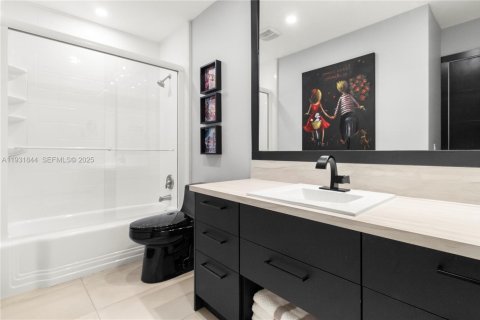 Condo in Pompano Beach, Florida, 2 bedrooms № 1993987 - photo 19