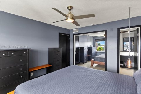Condo in Pompano Beach, Florida, 2 bedrooms № 1993987 - photo 18
