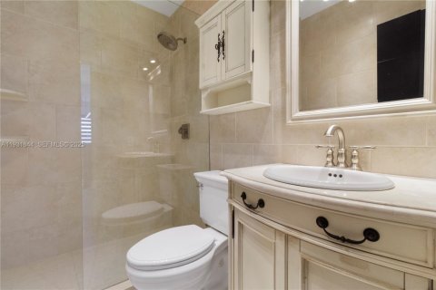 Condo in Pompano Beach, Florida, 2 bedrooms № 1993987 - photo 24