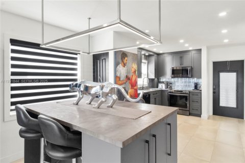 Condo in Pompano Beach, Florida, 2 bedrooms № 1993987 - photo 6