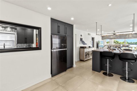 Condo in Pompano Beach, Florida, 2 bedrooms № 1993987 - photo 9