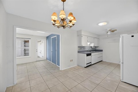 Condo in Sun City Center, Florida, 3 bedrooms  № 1915522 - photo 12