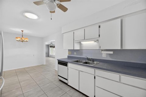 Condo in Sun City Center, Florida, 3 bedrooms  № 1915522 - photo 6