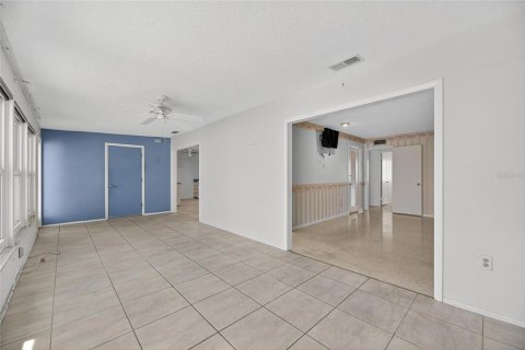 Condo in Sun City Center, Florida, 3 bedrooms  № 1915522 - photo 20