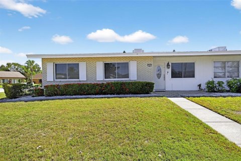 Condo in Sun City Center, Florida, 3 bedrooms  № 1915522 - photo 1