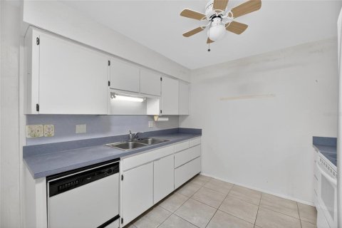 Condo in Sun City Center, Florida, 3 bedrooms  № 1915522 - photo 7